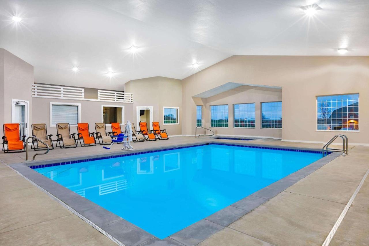 Americinn By Wyndham Pella Экстерьер фото