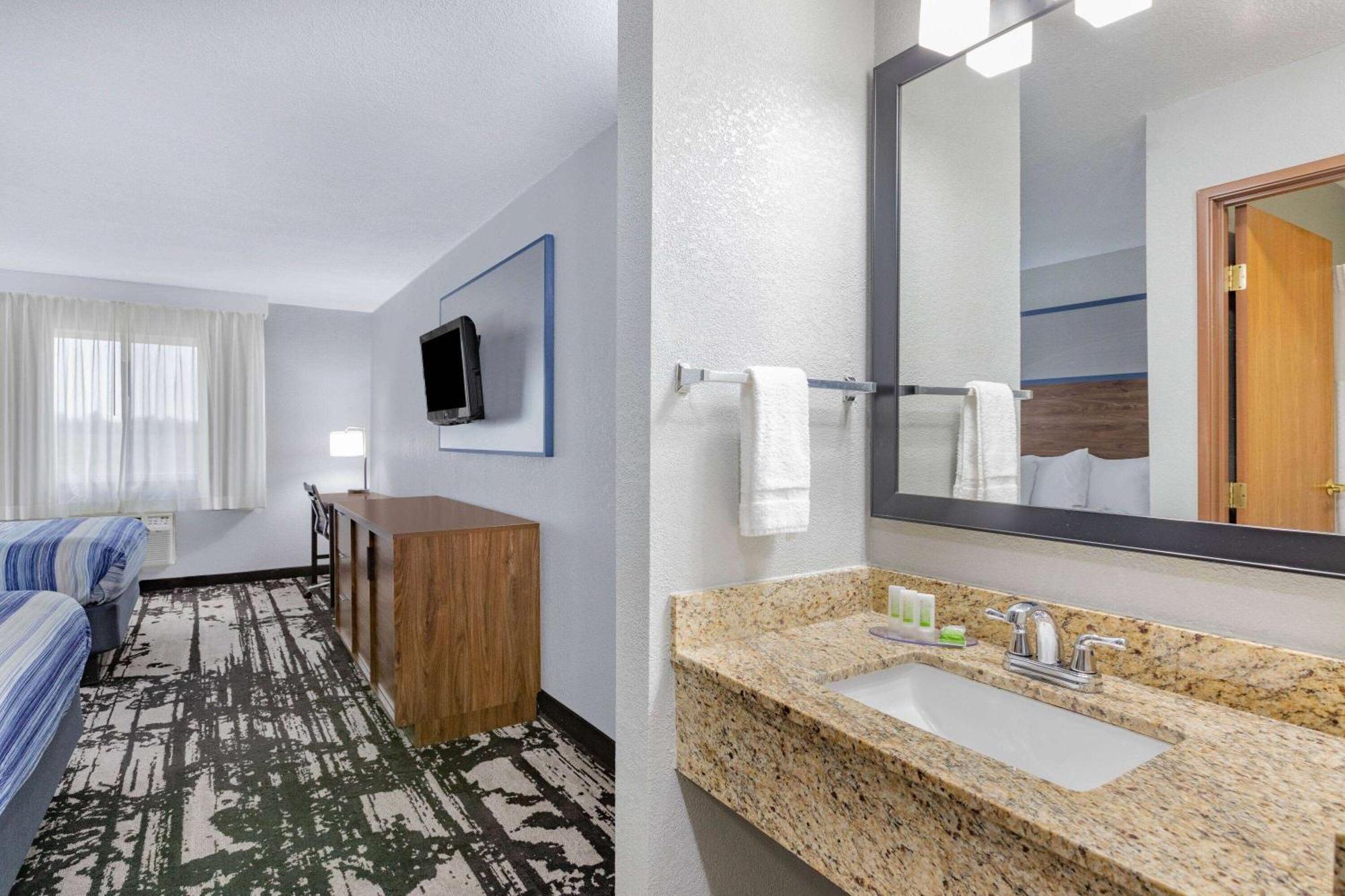Americinn By Wyndham Pella Экстерьер фото